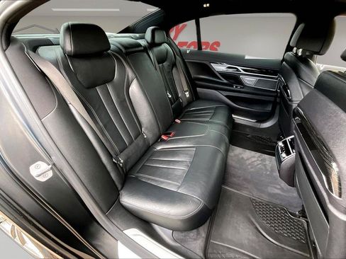 Used 2019 BMW 740i xDrive w/ M Sport Package AWD/4WD image 27