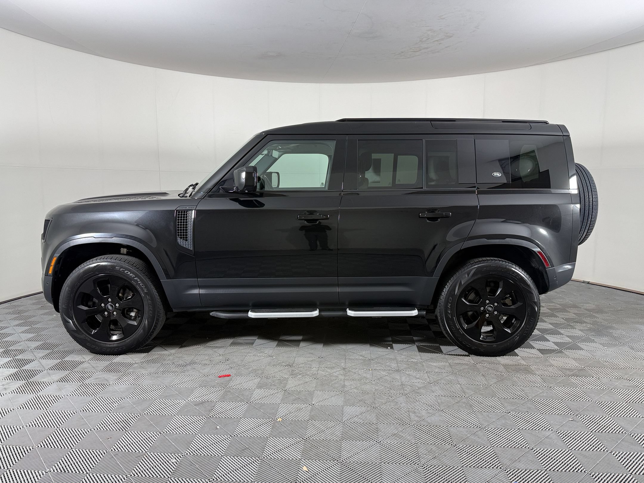 Used 2024 Land Rover Defender 110 S AWD/4WD image 2