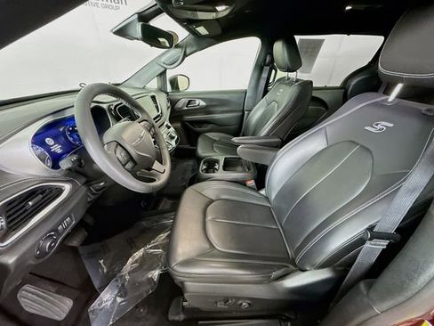 Used 2023 Chrysler Pacifica Touring-L w/ S Appearance Package image 19