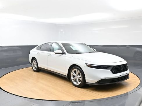 Used 2025 Honda Accord LX image 10