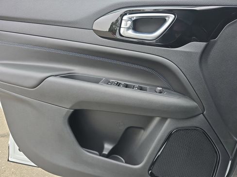 New 2026 Jeep Compass Latitude image 27