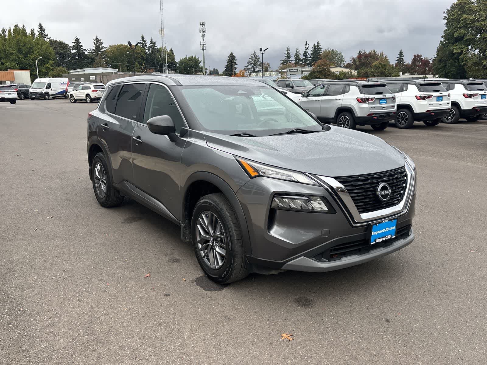 Used 2023 Nissan Rogue S AWD/4WD image 7
