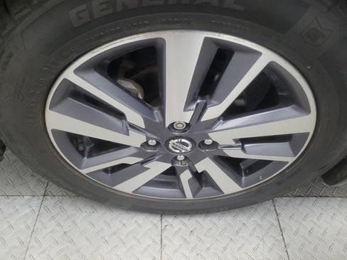 Used 2020 Nissan Versa SV FWD image 31