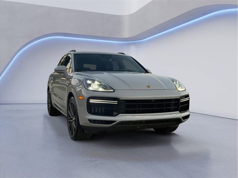 Used 2023 Porsche Cayenne Turbo image 2