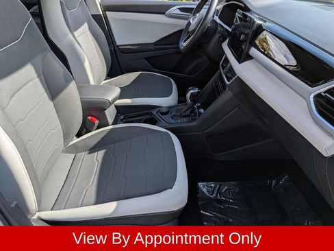 Used 2025 Volkswagen Taos SE AWD/4WD image 29