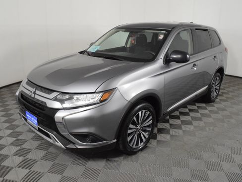 Used 2020 Mitsubishi Outlander ES image 9