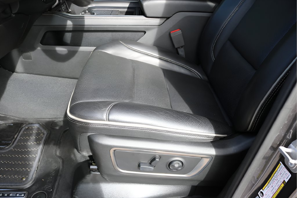 Used 2019 RAM 1500 Limited w/ Advanced Safety Group RWD image 16