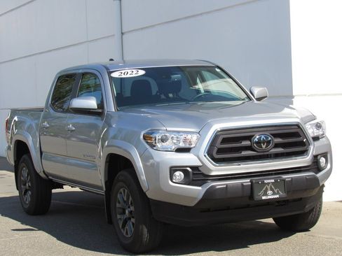 Certified 2022 Toyota Tacoma SR5 RWD image 2