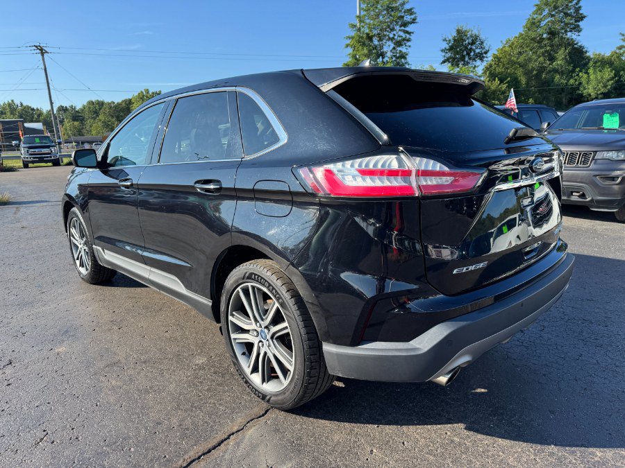 Used 2019 Ford Edge Titanium w/ Cold Weather Package AWD/4WD image 3