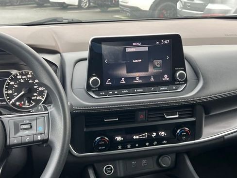 Used 2023 Nissan Rogue SV image 18