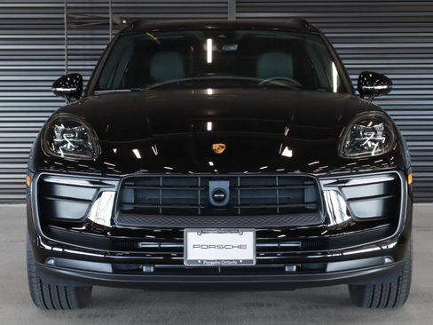 Certified 2026 Porsche Macan AWD/4WD image 8
