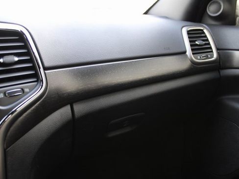 Used 2018 Jeep Grand Cherokee Laredo image 27