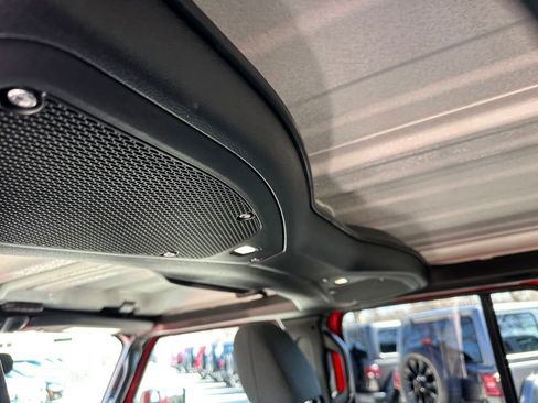 Used 2025 Jeep Wrangler Sahara 4xe image 15