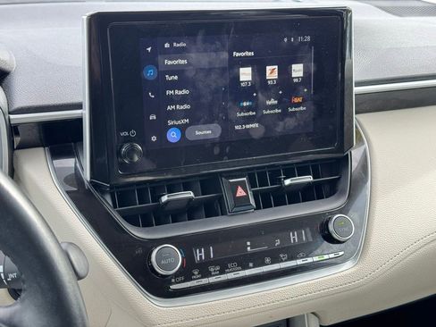 Certified 2024 Toyota Corolla Cross XLE image 30