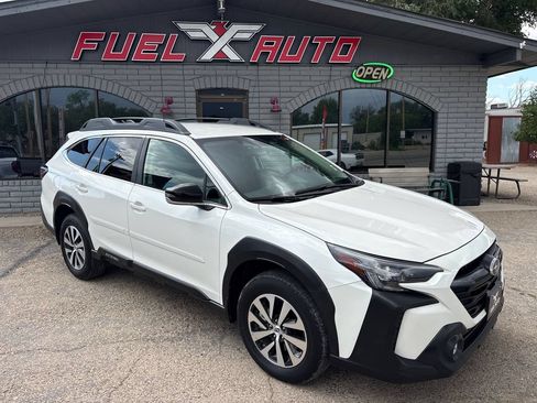 Used 2025 Subaru Outback Premium AWD/4WD image 2