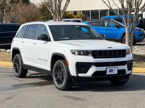 New 2026 Jeep Grand Cherokee Laredo image 1