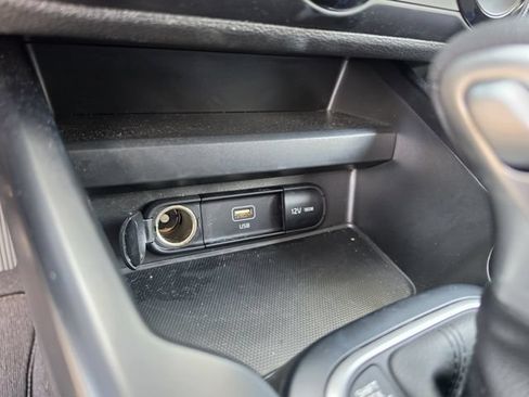Certified 2025 Kia Soul LX w/ LX Technology Package FWD image 27