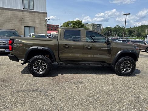 Used 2025 Chevrolet Colorado ZR2 w/ Technology Package AWD/4WD image 7