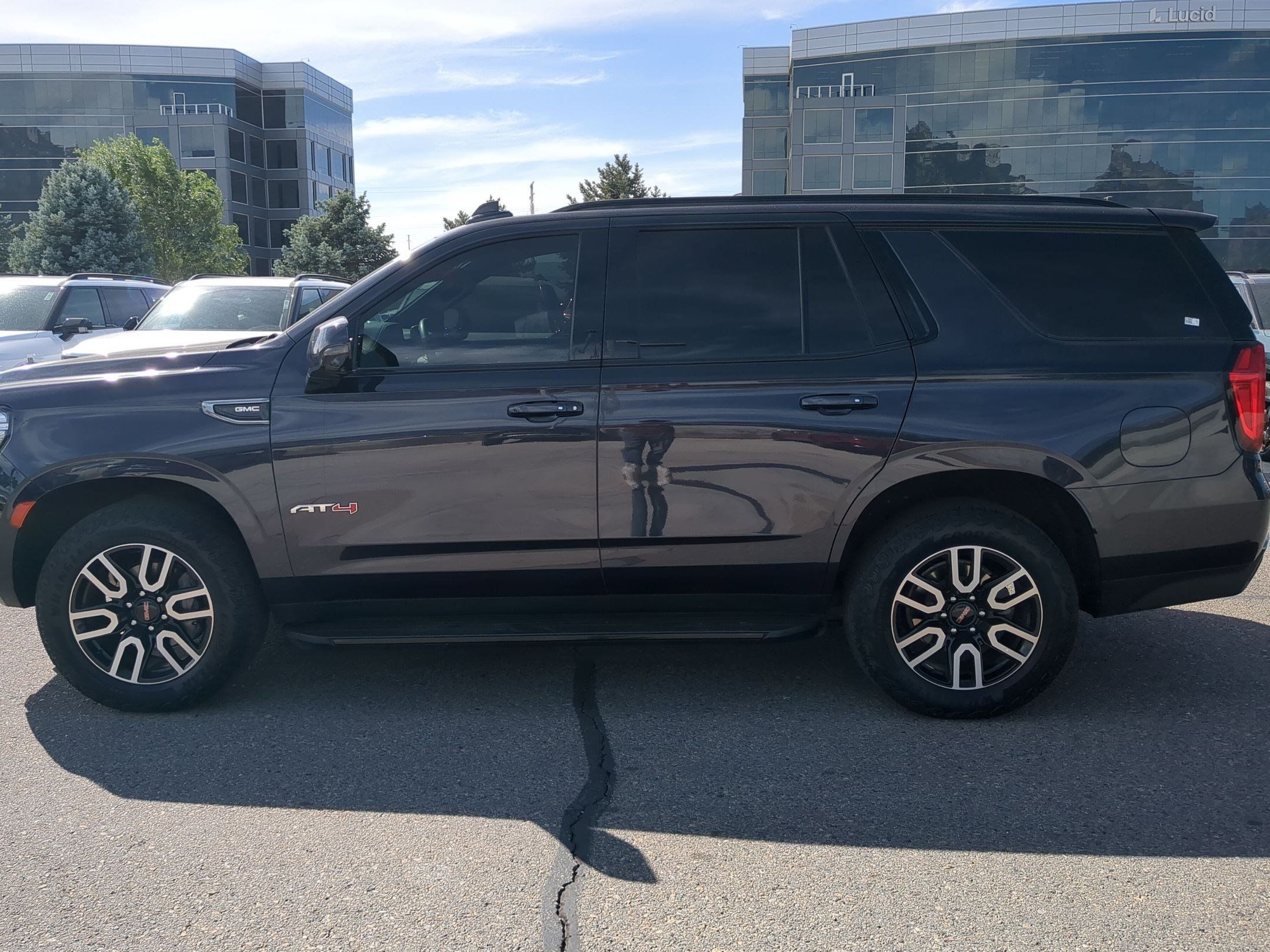 Used 2023 GMC Yukon AT4 w/ Technology Package AWD/4WD image 3
