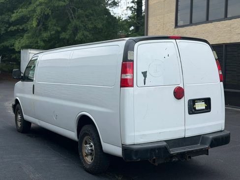 Used 2018 Chevrolet Express 2500 Extended w/ Driver Convenience Package RWD image 8