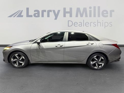 Used 2022 Hyundai Elantra SEL w/ Convenience + Premium Package FWD image 2