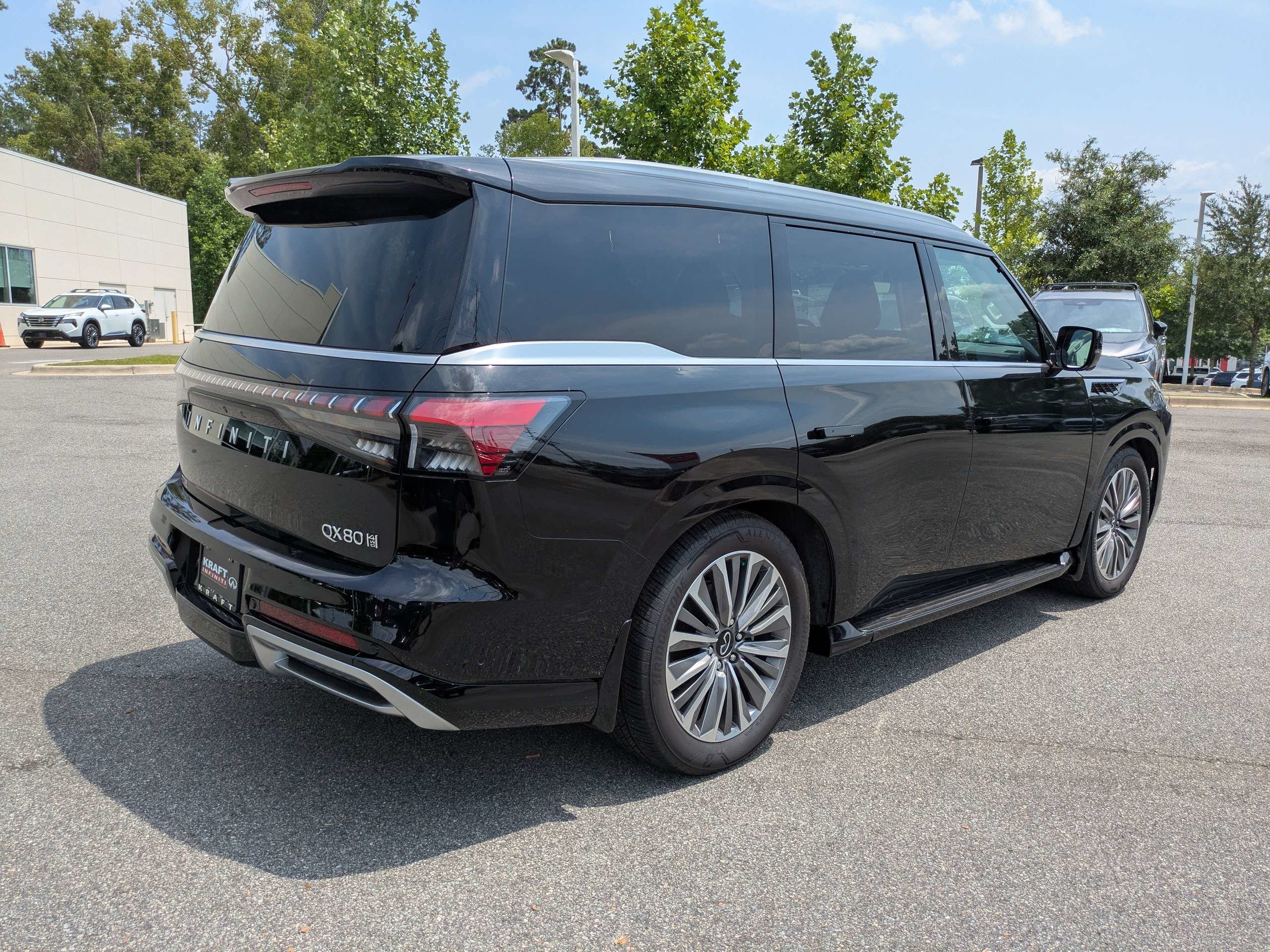 Used 2026 INFINITI QX80 Luxe w/ Cargo Package AWD/4WD image 4