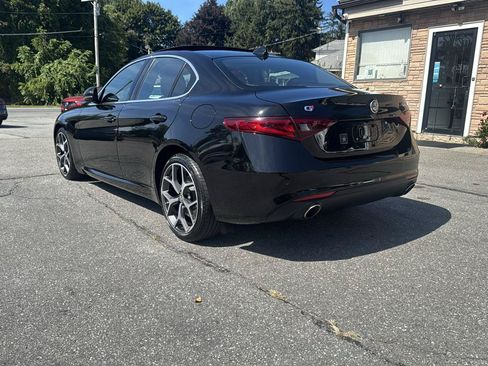 Used 2019 Alfa Romeo Giulia AWD w/ Cold Weather Package image 12