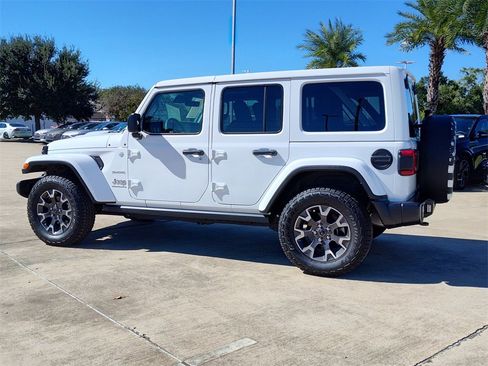 Used 2024 Jeep Wrangler Sahara w/ Technology Group image 5