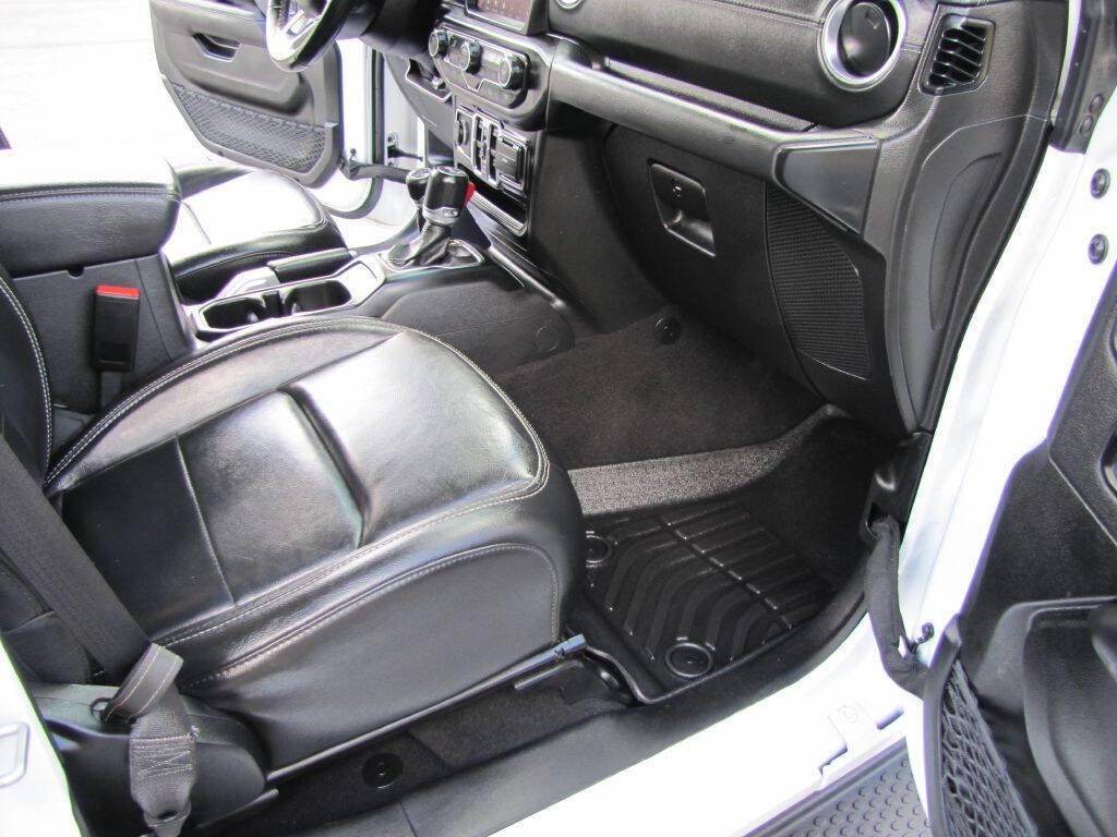 Used 2022 Jeep Wrangler Unlimited Sahara AWD/4WD image 23