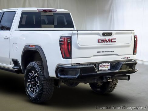 Used 2024 GMC Sierra 2500 AT4X image 7