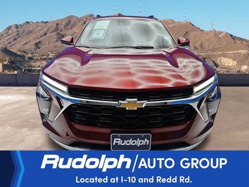 Used 2025 Chevrolet Trax LT FWD image 8