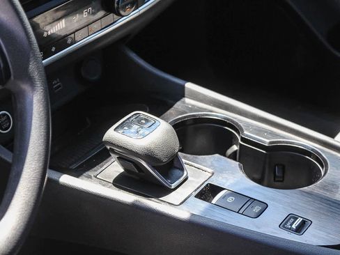 Used 2023 Nissan Rogue SV image 26