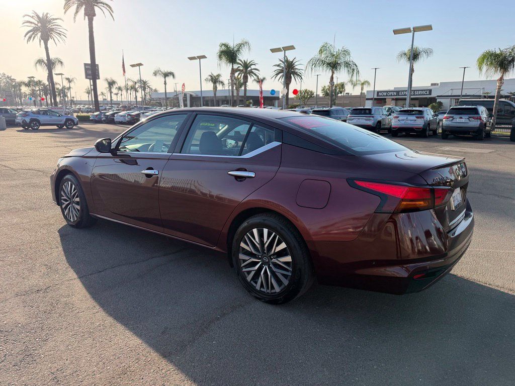 Certified 2025 Nissan Altima 2.5 SV FWD image 4