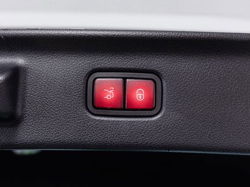 Used 2025 Mercedes-Benz S 580e 4MATIC Sedan image 32