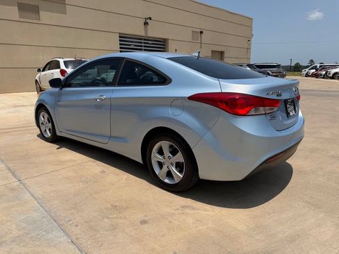 Used 2013 Hyundai Elantra FWD image 4
