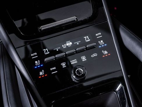 Certified 2024 Porsche Cayenne Coupe image 24