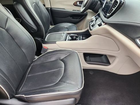 Used 2023 Chrysler Pacifica Limited FWD image 20