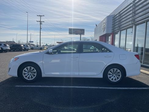 Used 2014 Toyota Camry L image 18