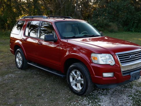 Used 2010 Ford Explorer XLT image 15