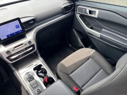Used 2023 Ford Explorer XLT AWD/4WD image 18
