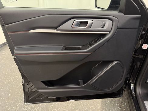 Used 2025 Ford Explorer ST-Line w/ ST-Line Street Pack AWD/4WD image 9