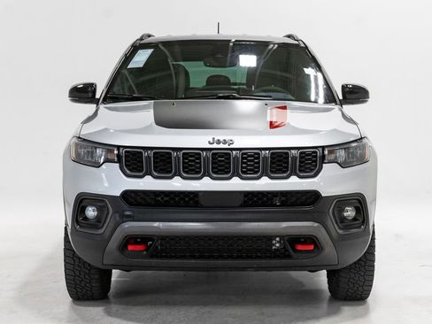 Used 2025 Jeep Compass Trailhawk AWD/4WD image 5