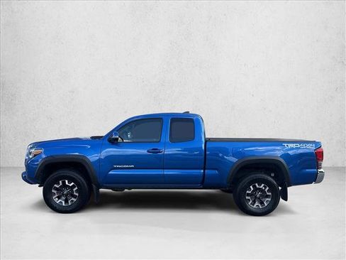 Used 2017 Toyota Tacoma SR5 AWD/4WD image 9