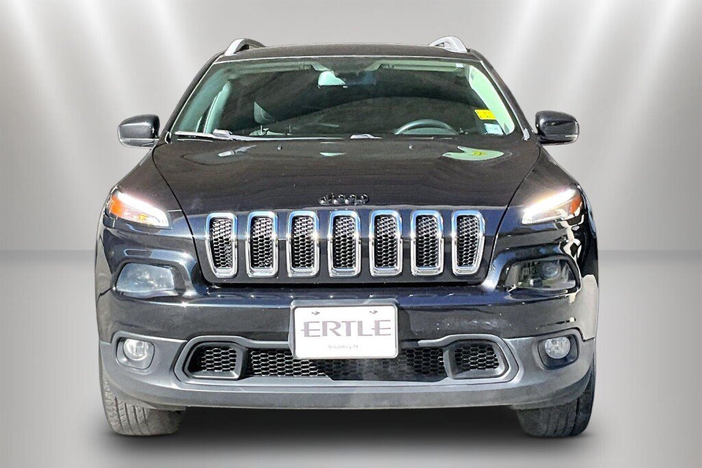 Used 2016 Jeep Cherokee Latitude w/ Safety/Convenience Group AWD/4WD image 2