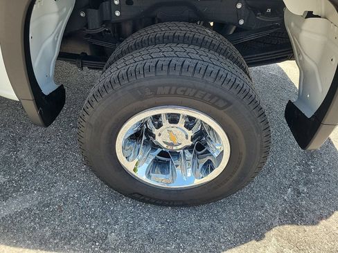 Used 2024 Chevrolet Silverado 3500 LT AWD/4WD image 9