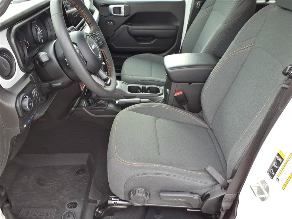 Used 2024 Jeep Wrangler Unlimited AWD/4WD image 12