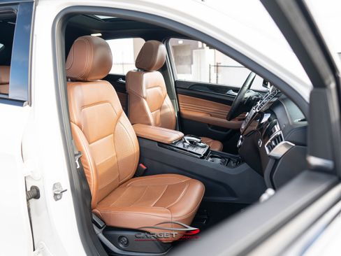 Used 2019 Mercedes-Benz GLE 43 AMG 4MATIC w/ Premium 3 Package image 17