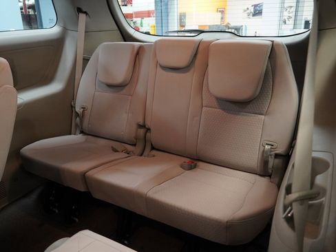 Used 2018 Kia Sedona L image 21