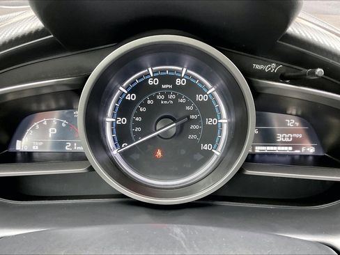 Used 2019 Toyota Yaris LE image 12