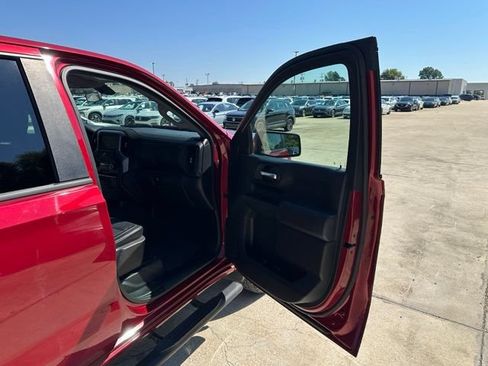 Used 2019 Chevrolet Silverado 1500 Custom Trail Boss w/ Custom Convenience Package AWD/4WD image 17